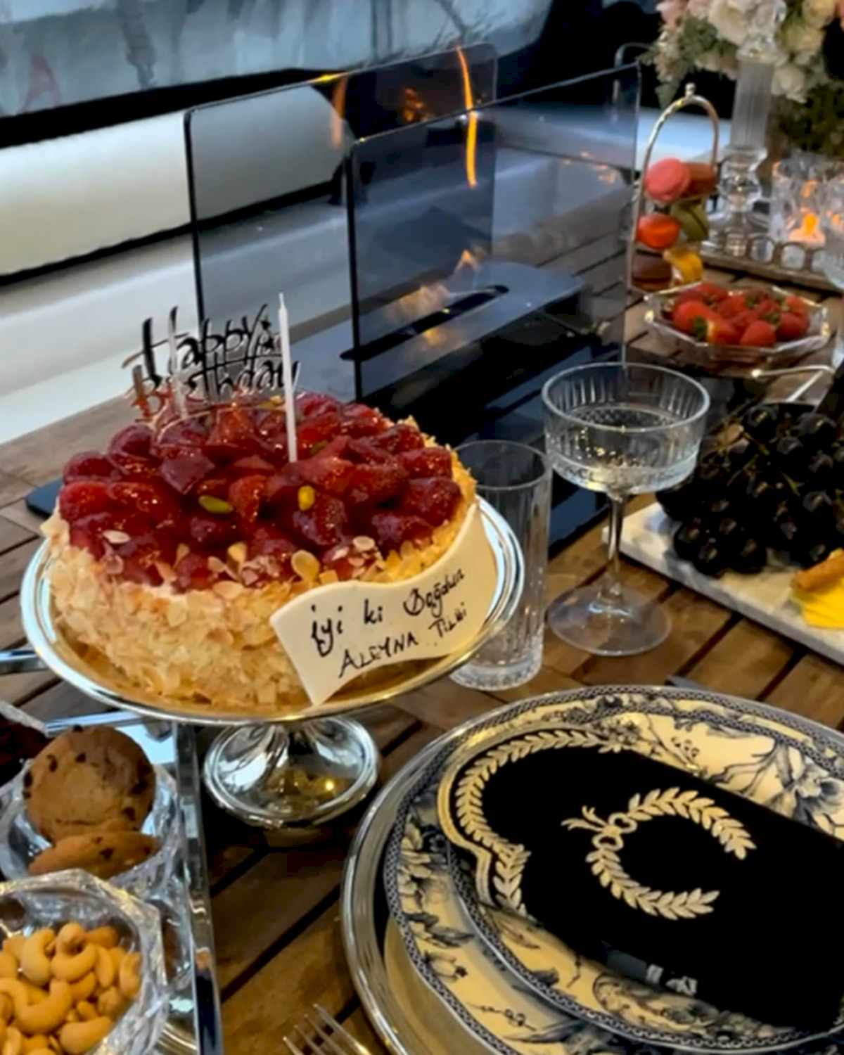 yatta teknede bebek dogum gunu kutlamasi 56